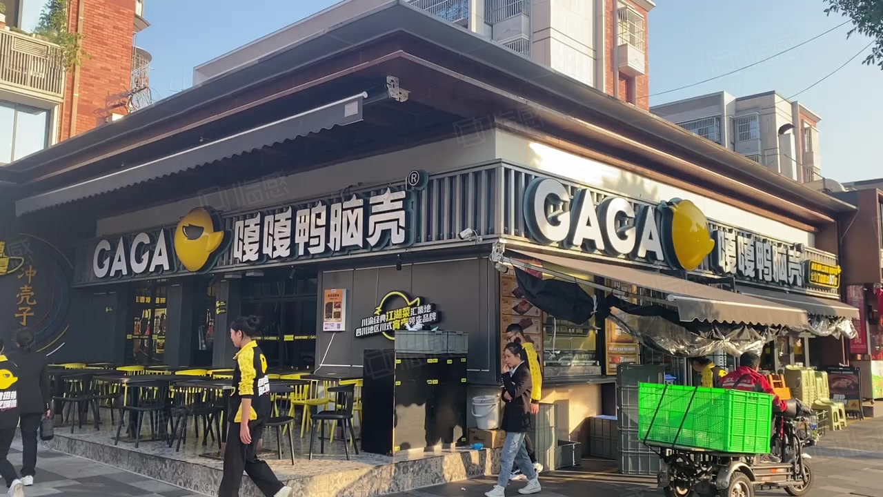 (出售) 嘎嘎鸭脑壳 年租30万 带大外摆 十字路口位置 产权清晰
