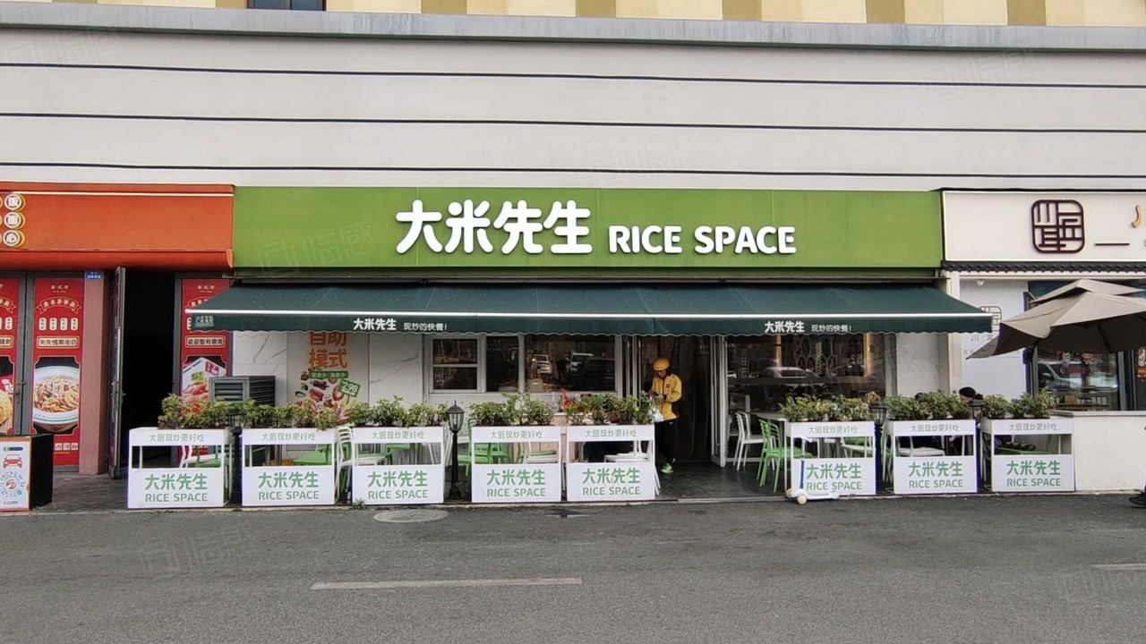 【13图】(急售)政务中心旁,年收45万,大米先生,18米展示面,低价,成都