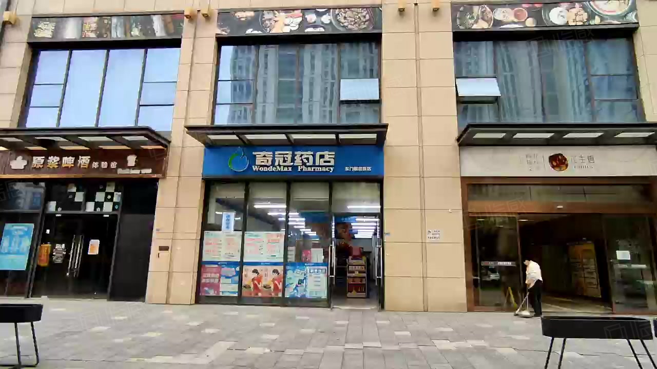【11图】鼓楼小市地铁站旁 药房带租出售 年租金28万 纯一楼 沿街