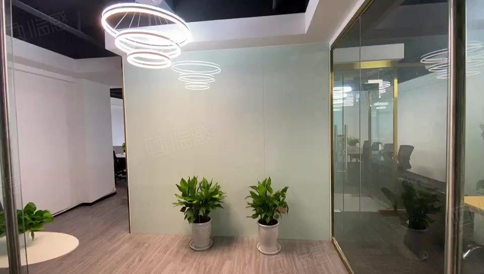 【10图】新希望国际b座 性价比高 适合创业过渡 3隔间30工位精装,成都