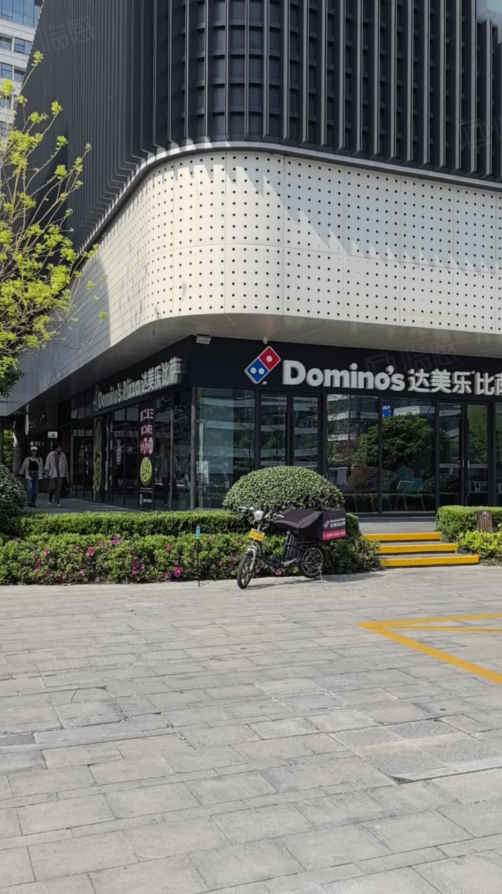 【12图】东站旁边,地铁口,外沿街十字路口带租约稳定