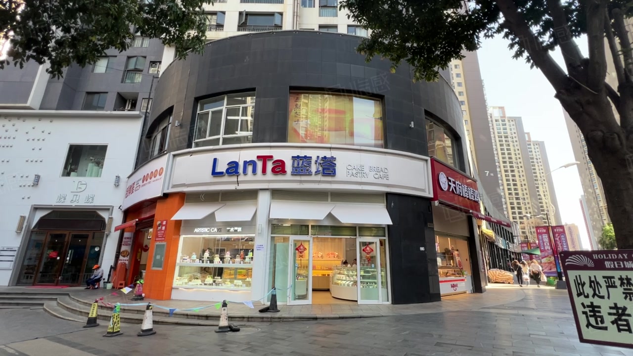 【12图】急售昌源路假日城市(蓝塔糕点)年租7万 租户稳定端头位置