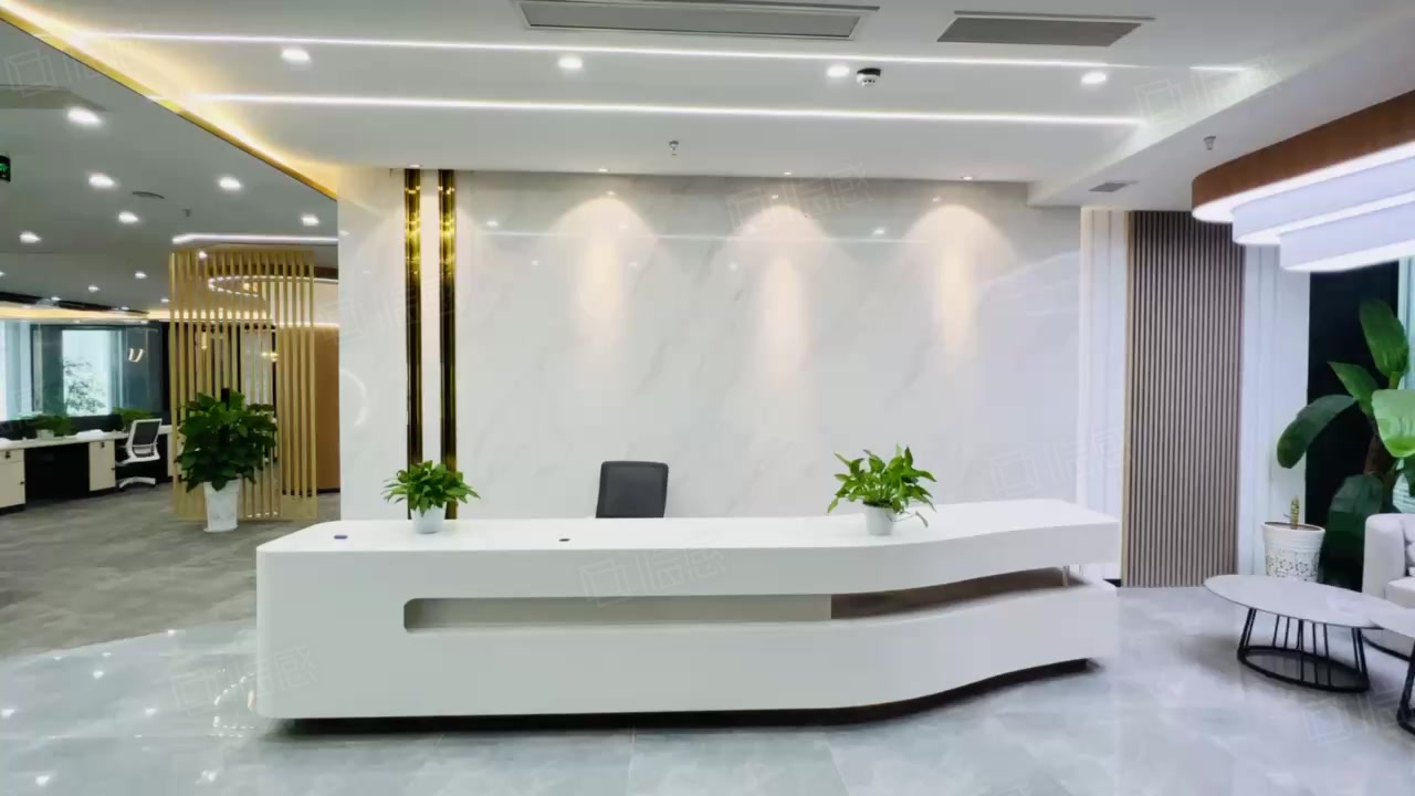 【11图】双开玻璃门丨大气前台丨户型方正丨三街核心商圈好招人丨公摊