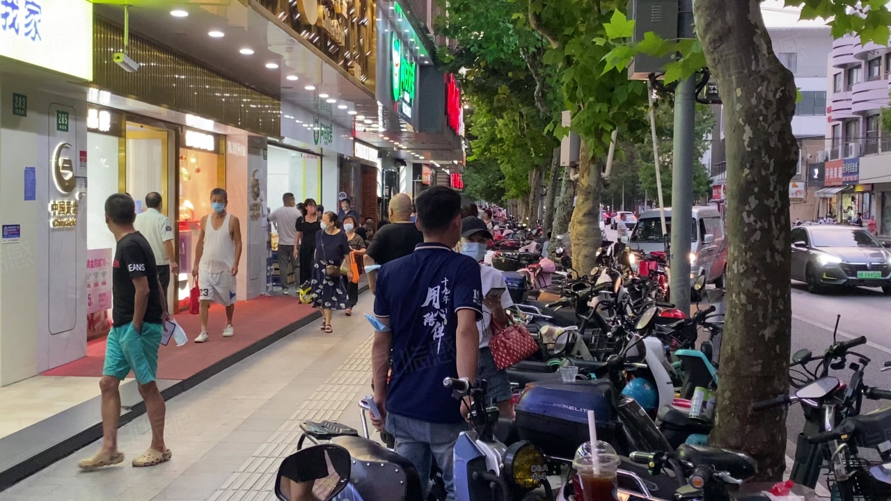 【11图】梅陇路商铺出租 大房东直租 手慢无 招米线面馆麻辣烫烧烤