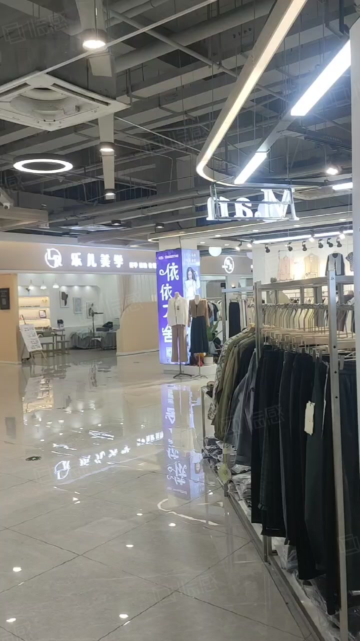 【9图】易转 月星商业广场负一楼精装修女装店空转