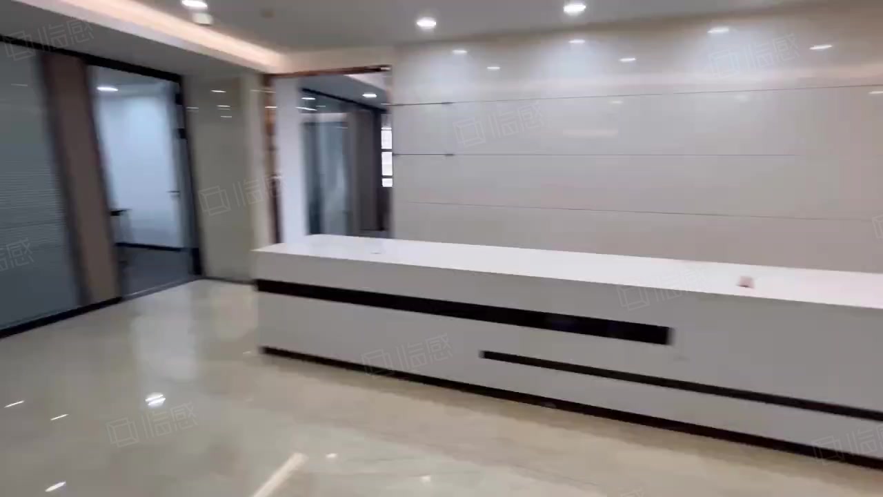 【11图】台江区鳌峰广场329平 电梯口大门面 精装修可配全套设备,福州