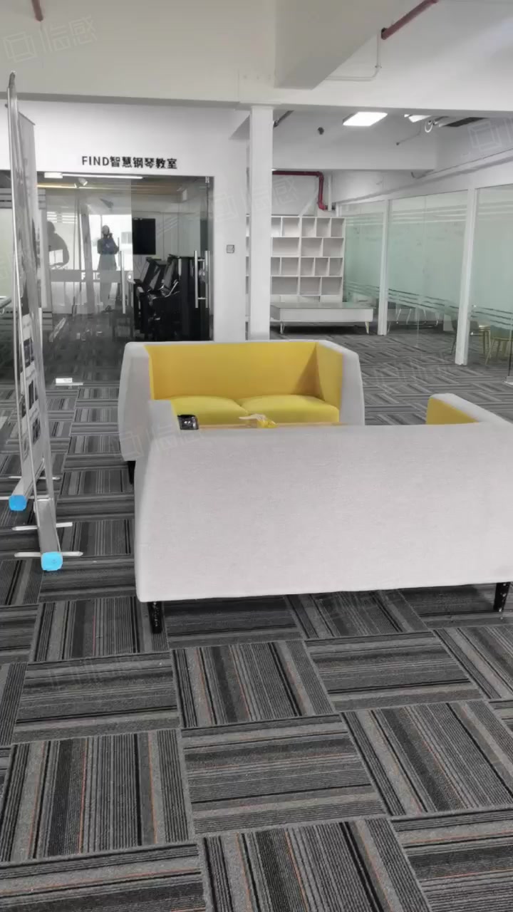 【11图】青浦赵巷(熊猫广场)90平精装带隔断甲级办公