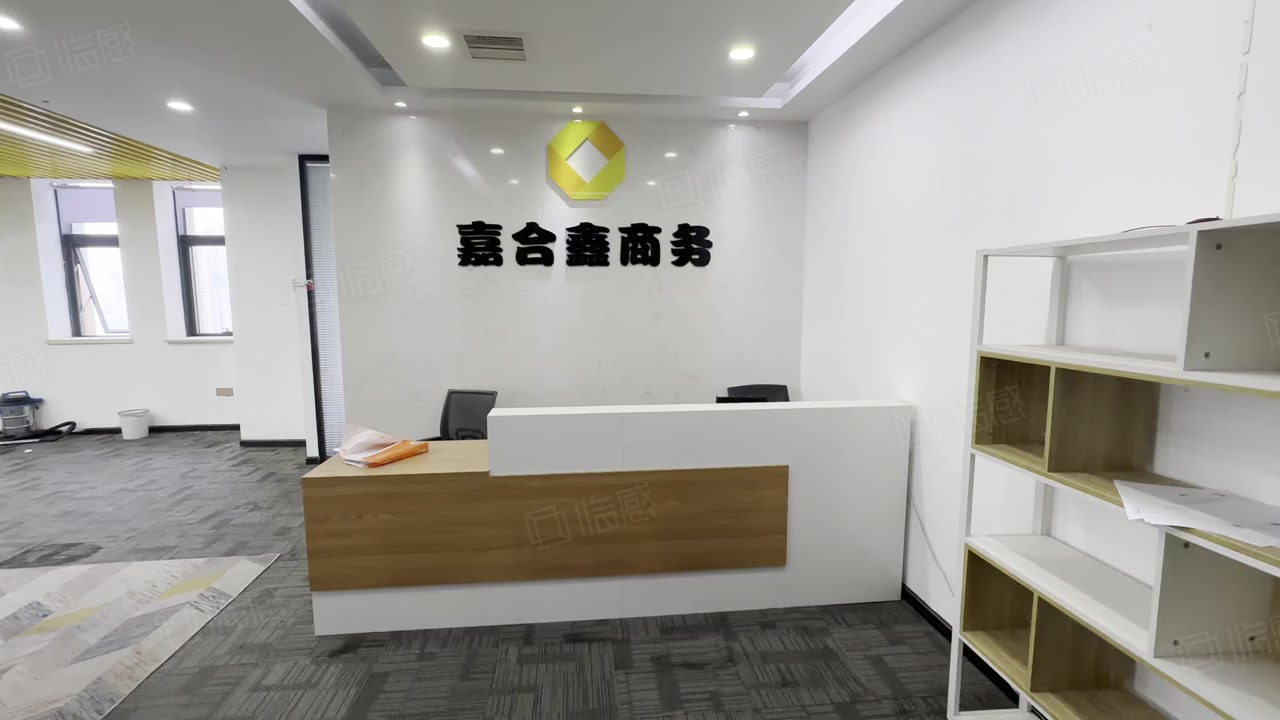 【11图】楚河汉街 凯德1818中心 精装修 大工区格局3加1双面采光,武汉