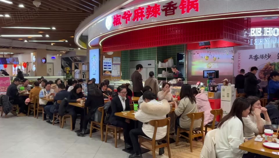 【10图】楚河汉街凯德1818联通地铁商场 扶梯口新调整一个位置,武汉