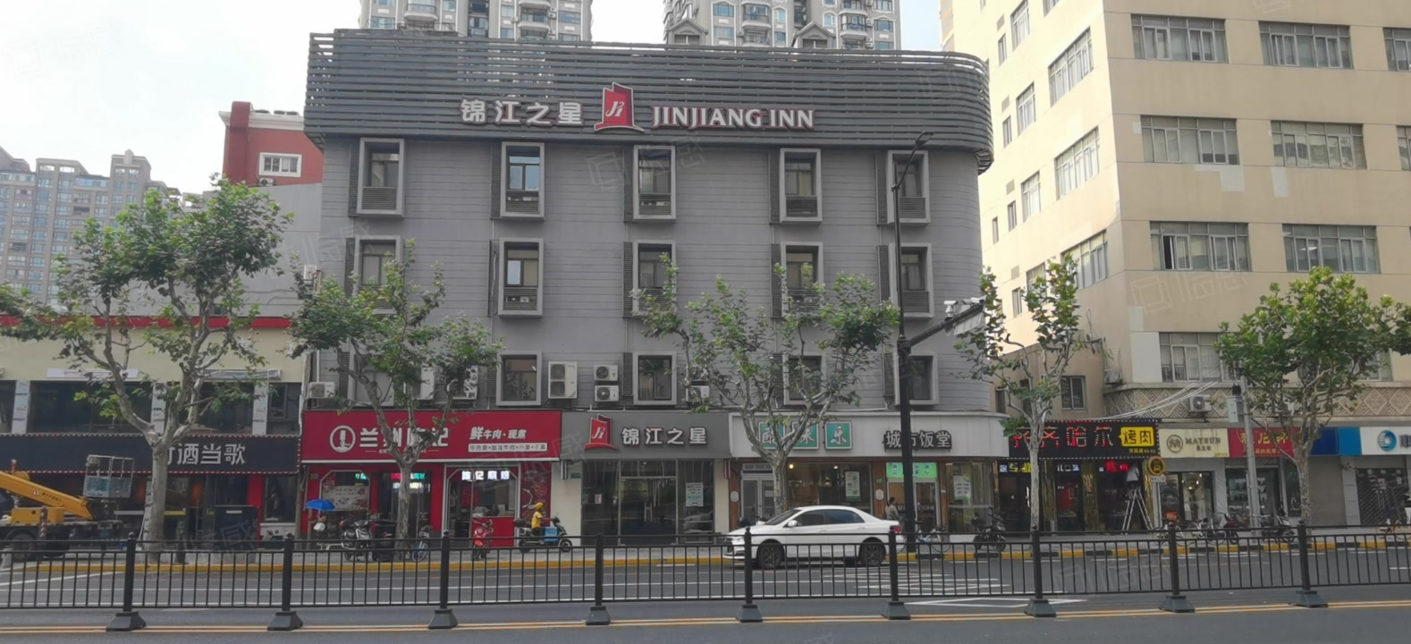 年租金228万,静安独栋,有车位,可重餐,上海静安大宁百联莘荟购物中心