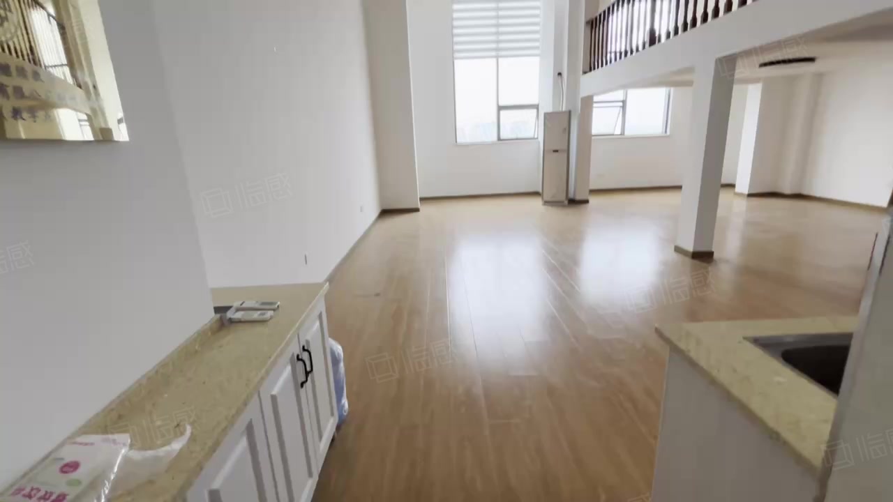 (出租) 新天地复式精装写字楼,楼下办公,楼办公室,办公大气,采光好