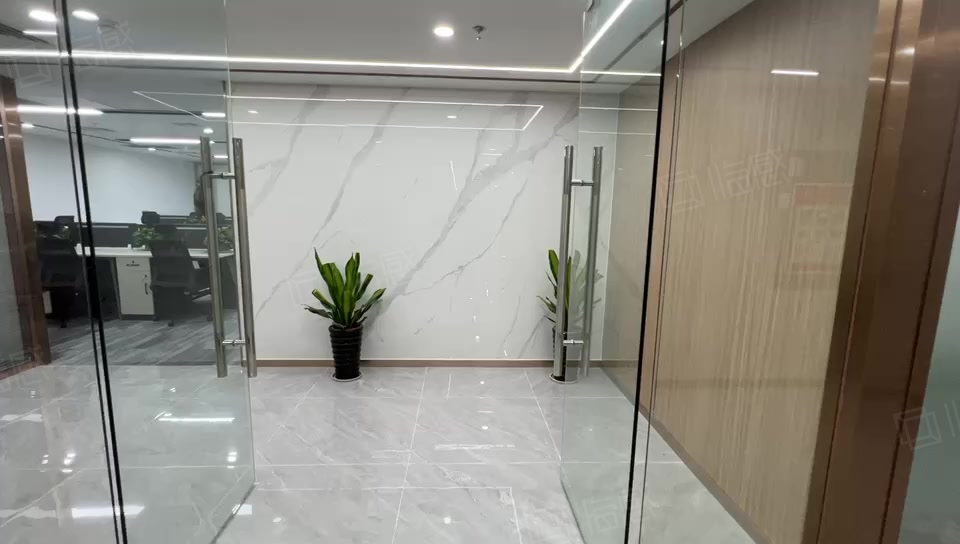 查看全部图片(15张)楼盘泰兴商业大厦查看楼盘 >在租房源贴暂无在租房