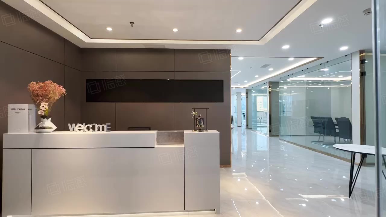 【12图】南三环茂业中心c座,高区视野,5隔间30工位,特价出租,成都高新