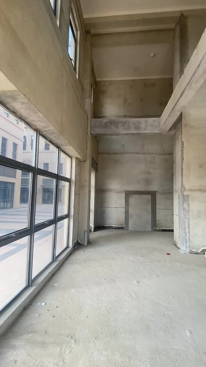 【17图】城南火商铺挑高7.8米 周边多所学校 配套一应俱全!