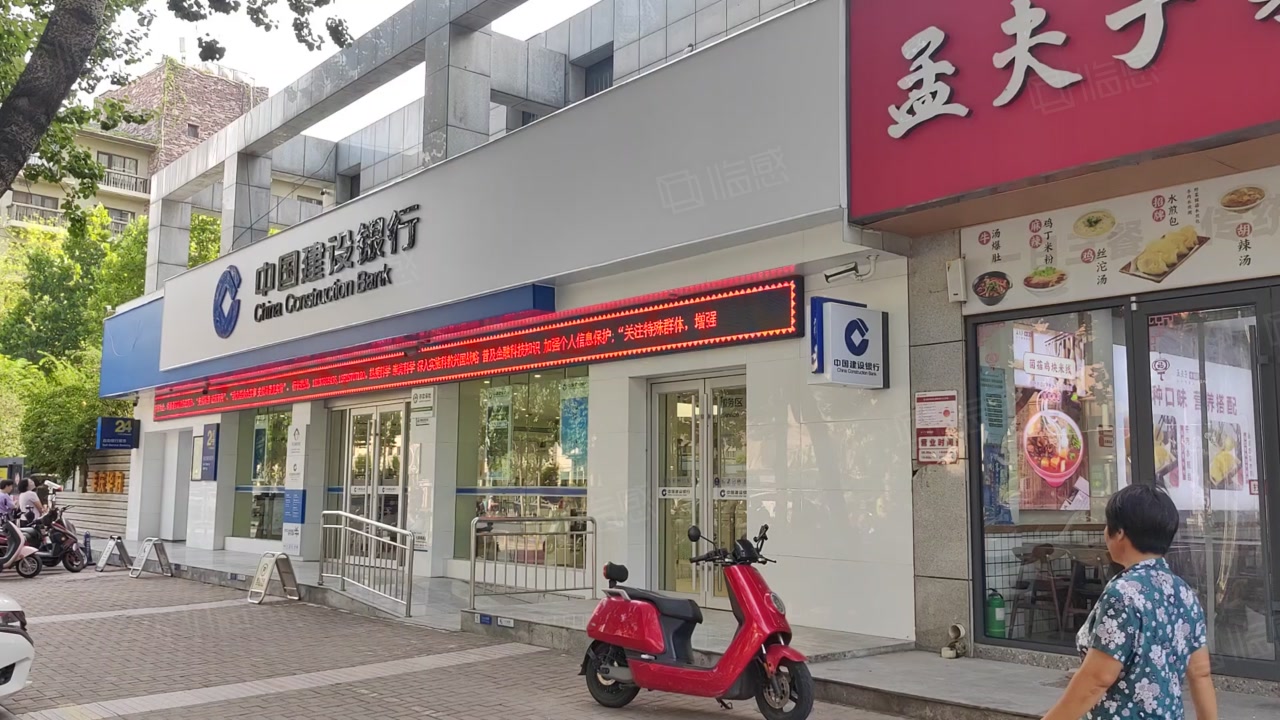 (出售) 北环中心!400万买小区口银行铺(15米面宽3个门)带车位