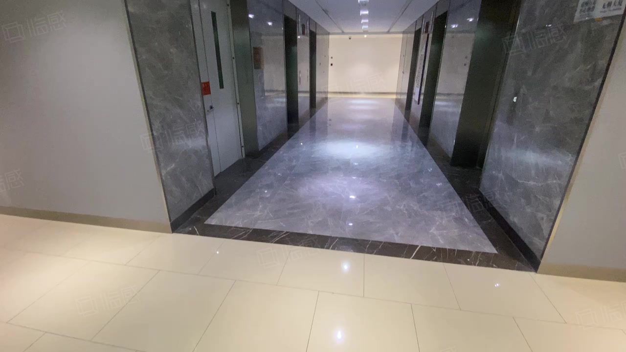 华润万象城b座电梯口,地铁口,5个隔断3个门可进,新百商圈,石家庄桥西