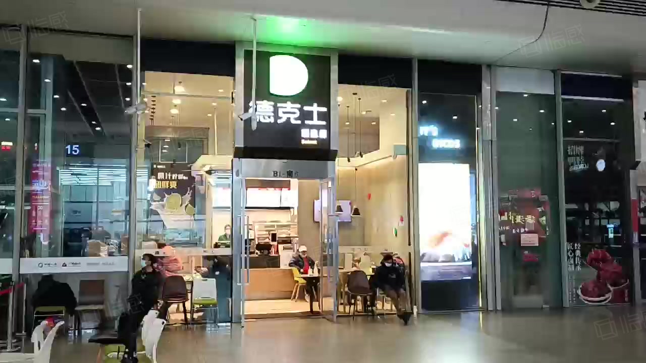【21图】虹桥火车站出站口独立产权(德克士)年租金43万,层高6.