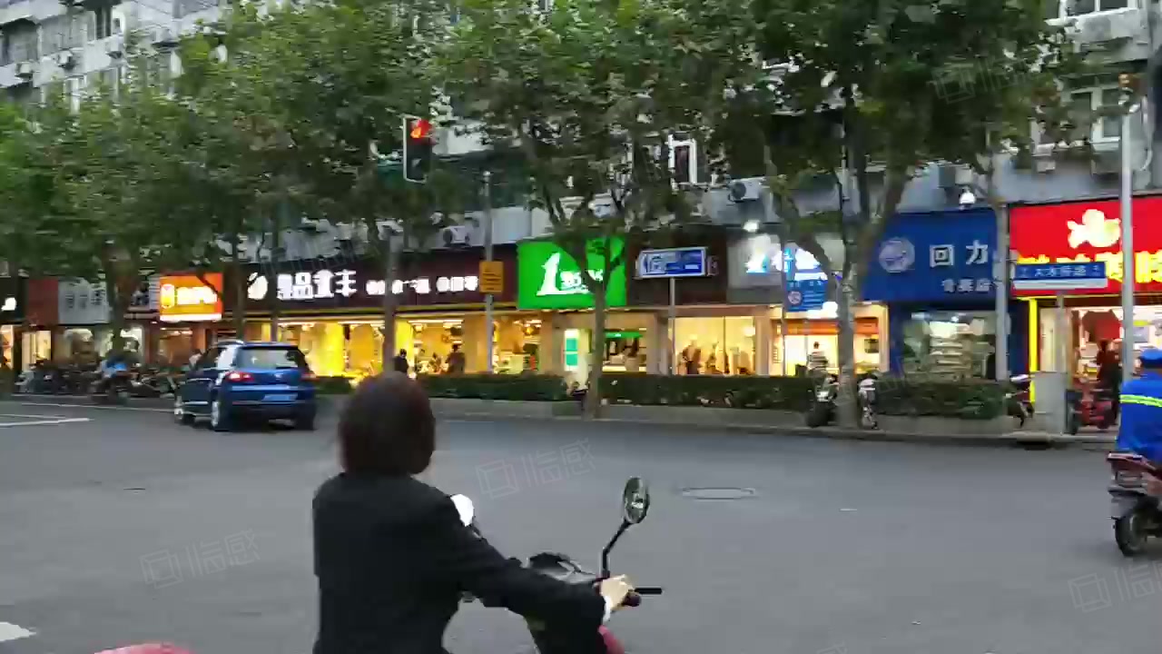 【10图】徐汇区大木桥路 沿街旺铺 人流量密集 奶茶卤味早餐服装花店