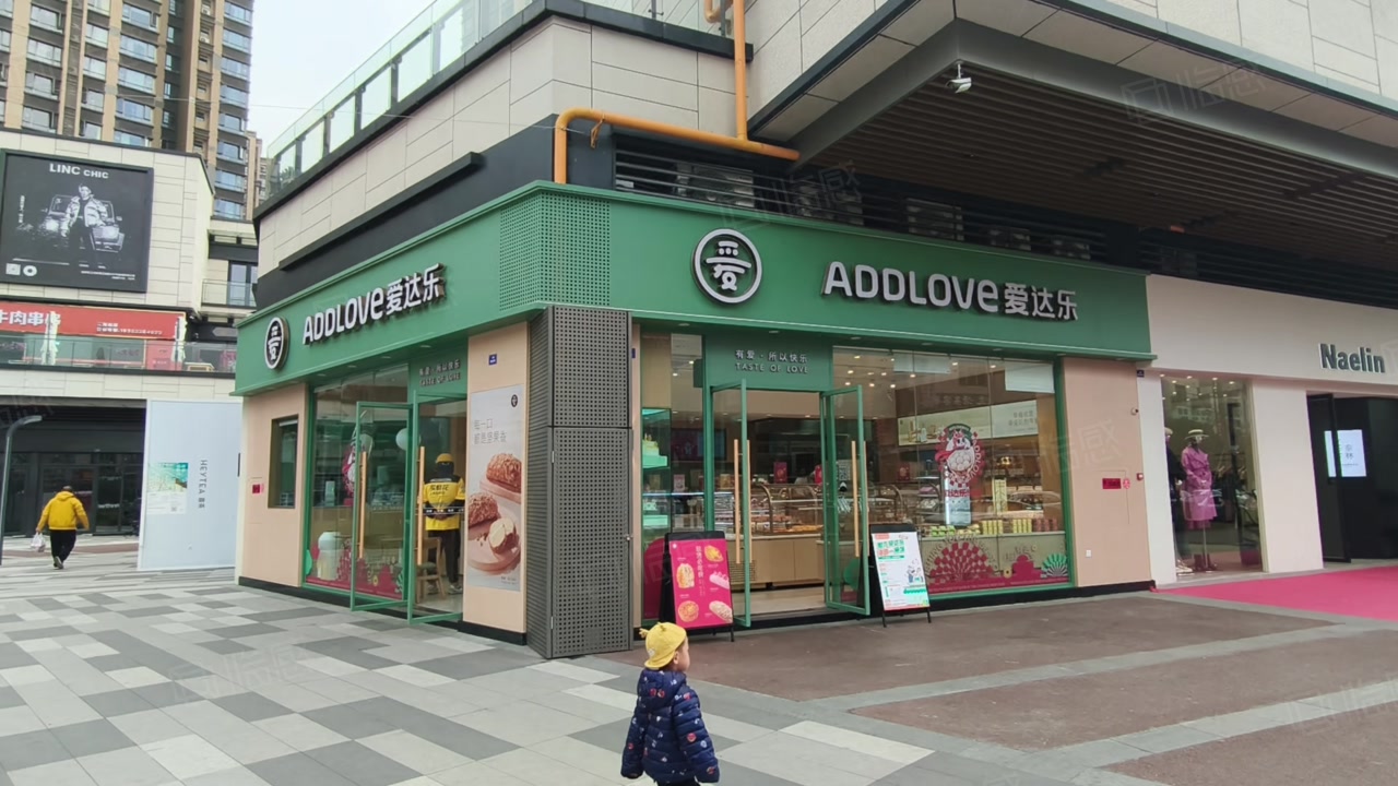 【11图】万人小区 成熟双边街 (爱达乐 年租13万)6米层高,成都新都