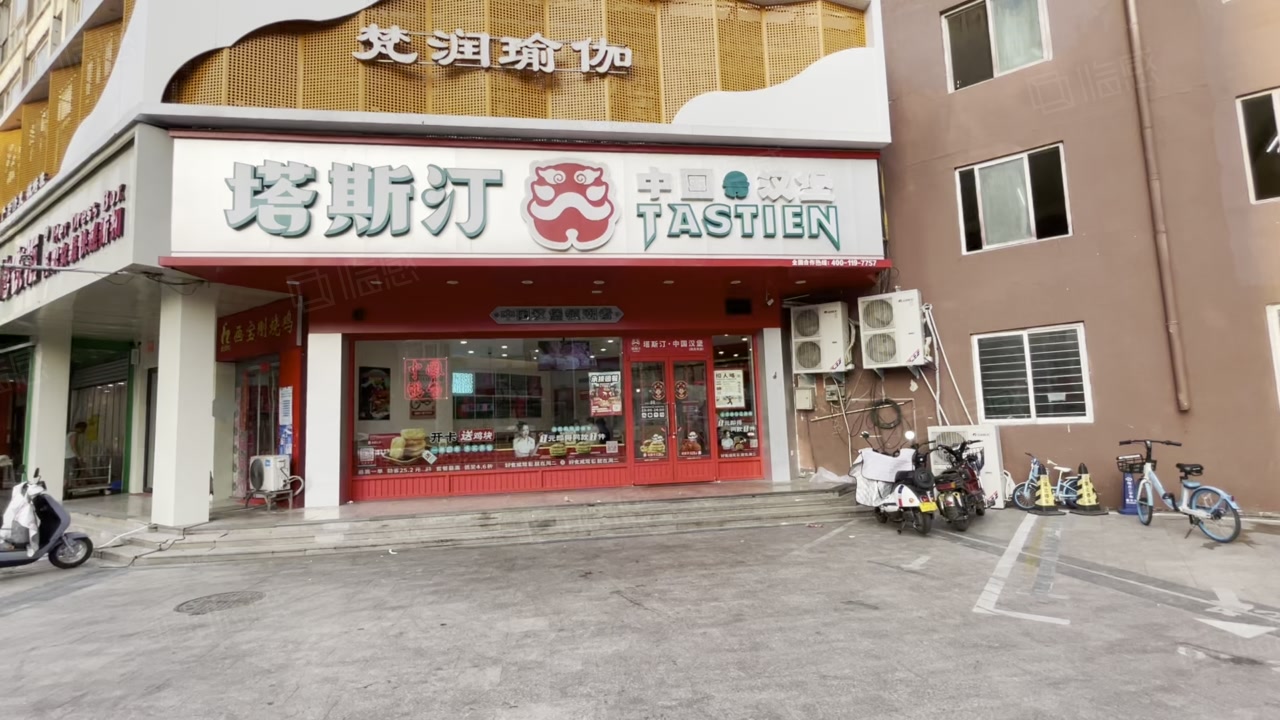 社区底商拐角铺 门头大 门口利用率高,郑州管城郑汴路丹尼斯百货(人民