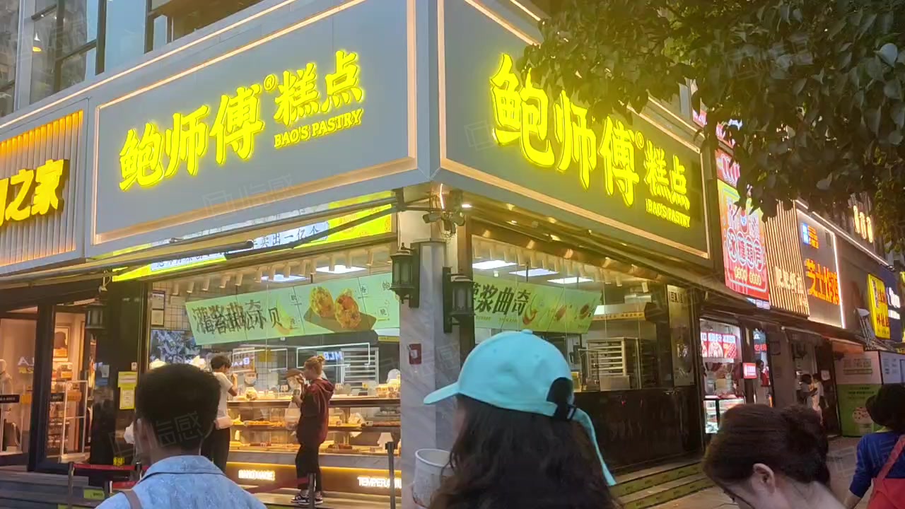 循礼门(10年租约 鲍师傅糕点)俊华广场丶临十字路口,武汉江汉前进