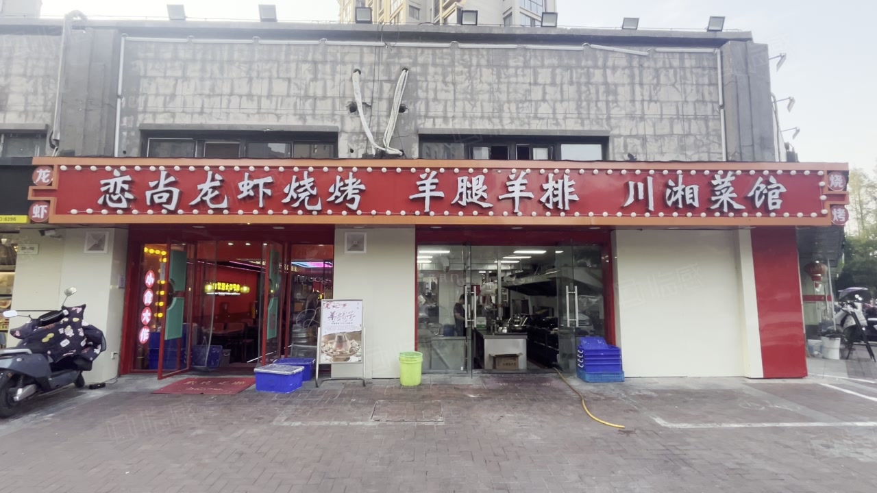 【12图】小区口位置 租金30万 10米临街展示 可做