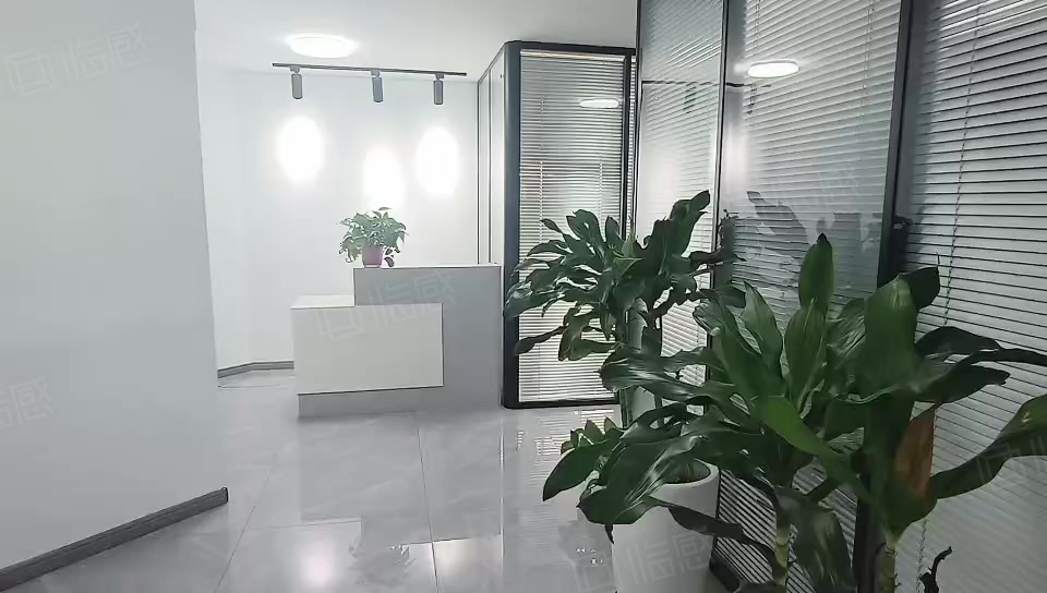 【10图】小白楼精装带家具 功能区和办公区已分开互不打扰 有停车位