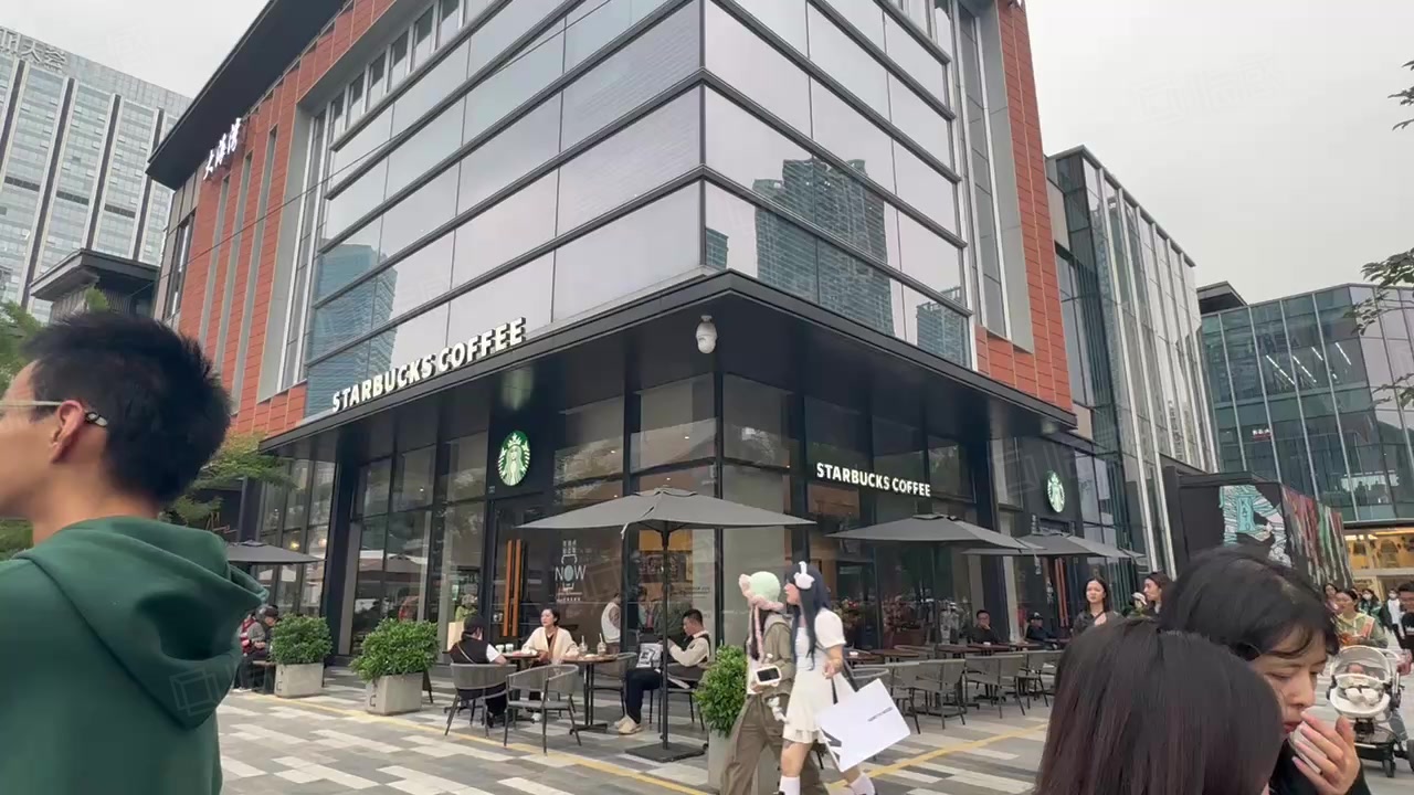 【11图】东郊记忆(星巴克)年收20万 开间15米 十字路口 人气好,成都成