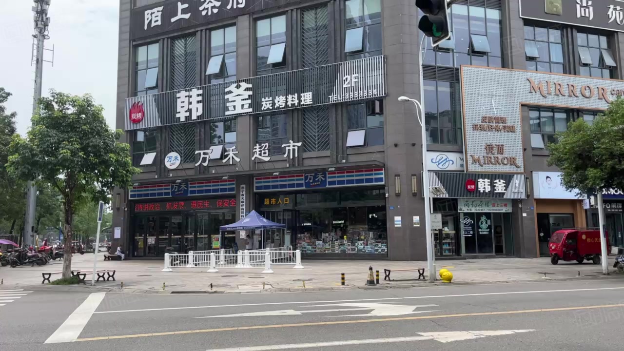 【10图】河东 十字路口转角 万禾超市对面 双开间 成熟地段,遂宁船山