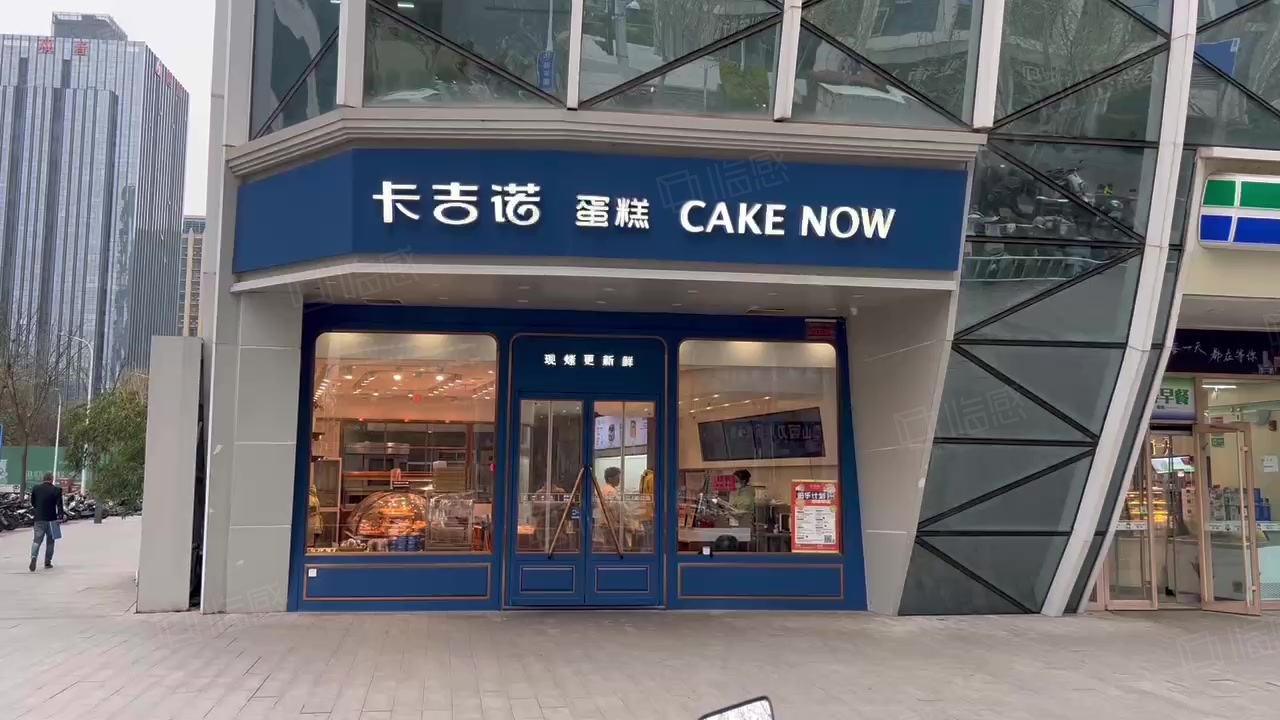 (出售) 纯一层!临街弧形把角铺!13米面宽!5.0米挑高!门口可停车