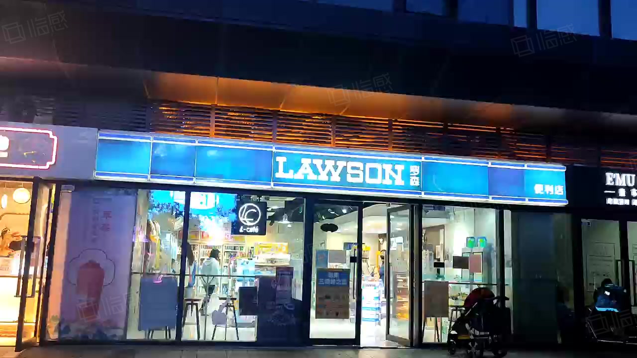 【18图】临港自贸区,滴水湖,港城新天地,纯一楼门面,罗森便利店出售