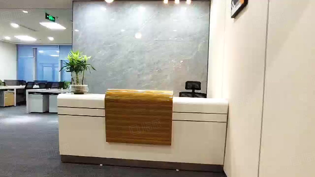 【多图】江北核心商圈国金中心电梯口丨大气前台形象墙直租丨天际江景