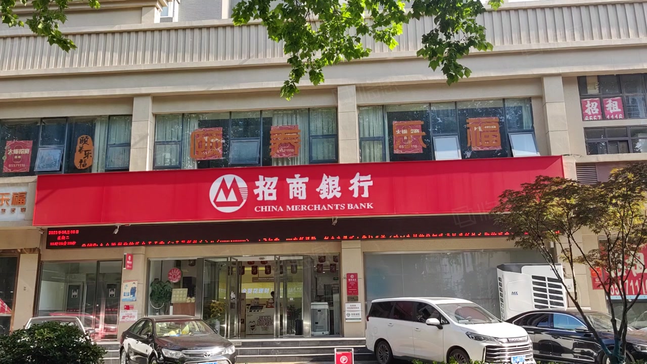 【10图】黄河路9米层高!16米门头3个门(带10个车位)银行租户,郑州金水