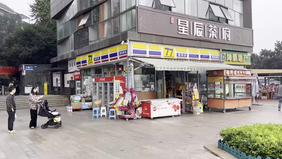 小区门口转角(便利店)年租9.8万,户型方正!
