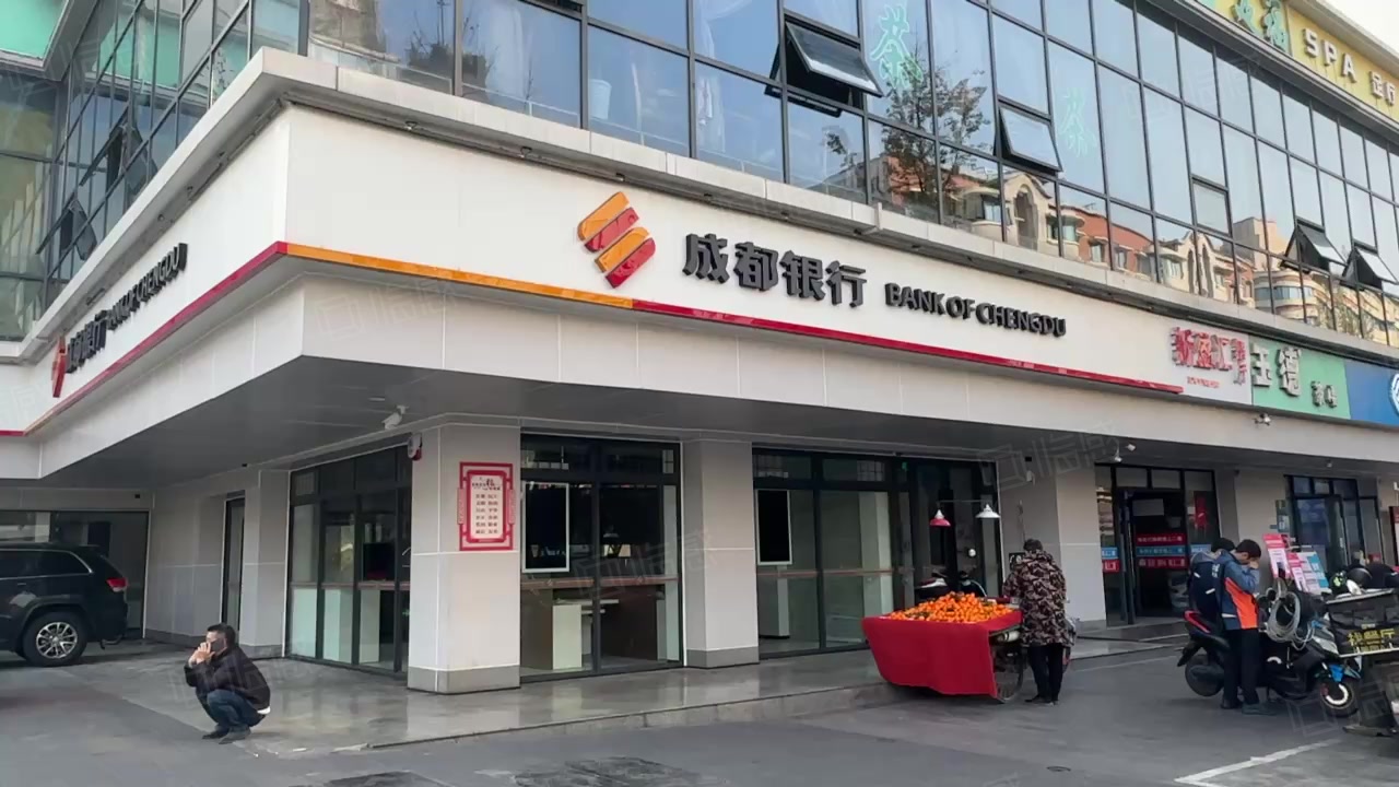 【14图】真实在售(成都银行 地铁口转角4开间 年租18万)双证齐,成都