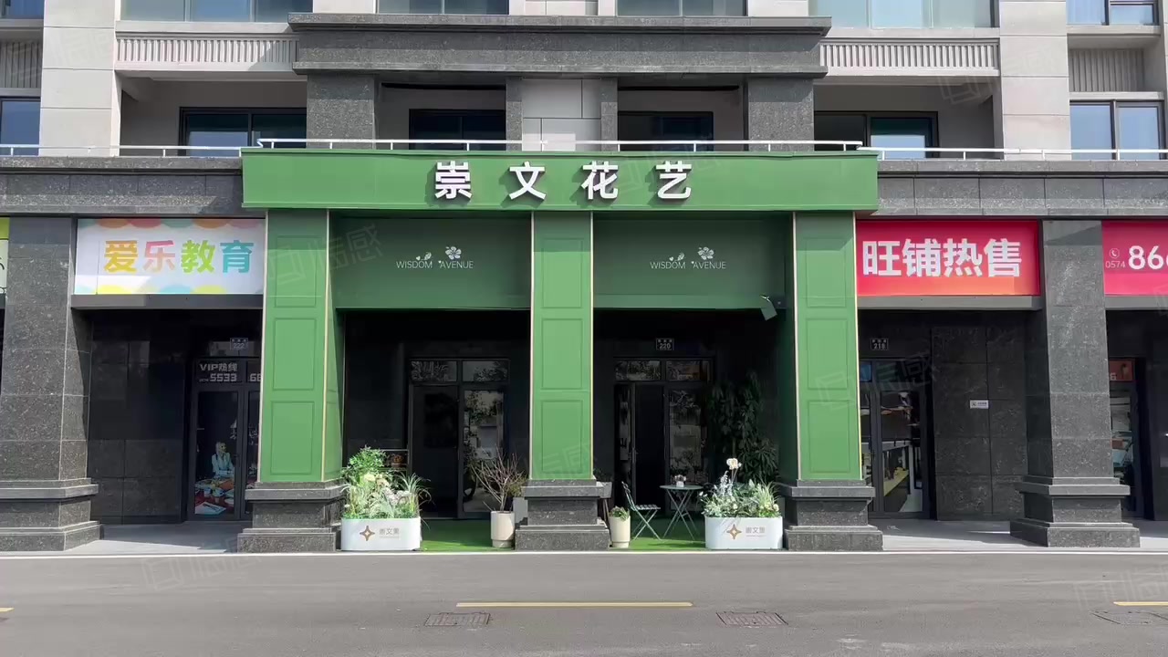 双门头,面宽6.2米,门口有停车位,边上幼儿园